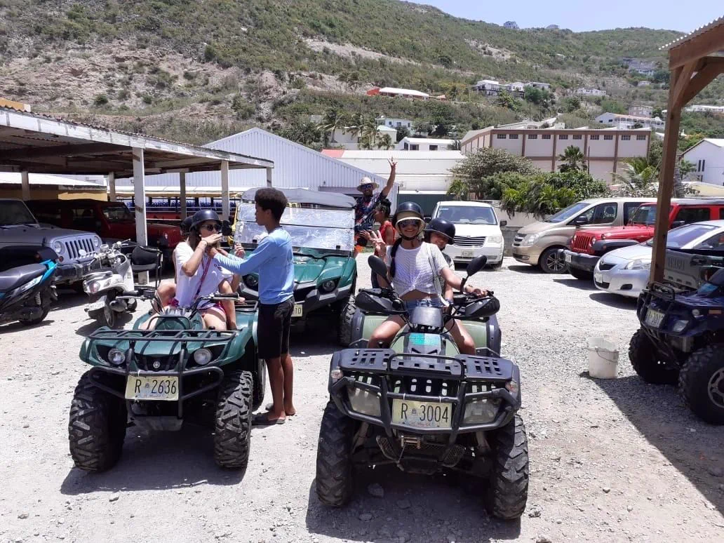 Participants prets au depart en quad chez ATV Island