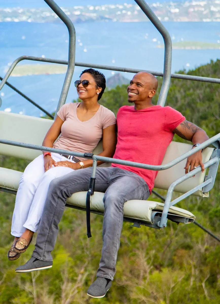 Passagers sur le télésiège Sky Explorer à Rainforest Adventures St Maarten