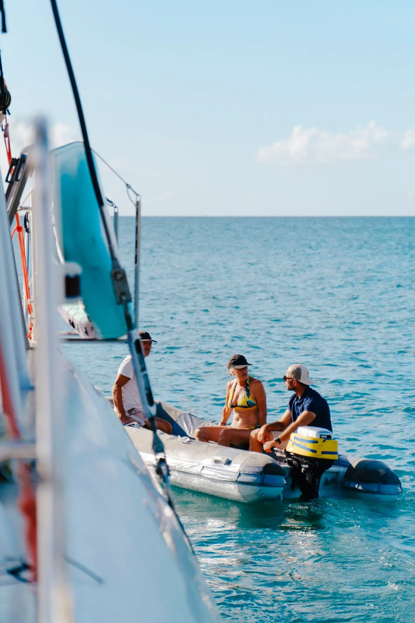 Ambiance pont sur le catamaran Scoobi Charters