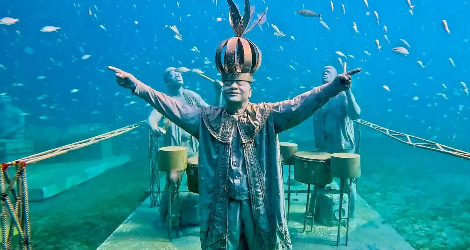 Under SXM a Little Bay - sculpture de carnaval sous-marine dans les eaux de Sint Maarten