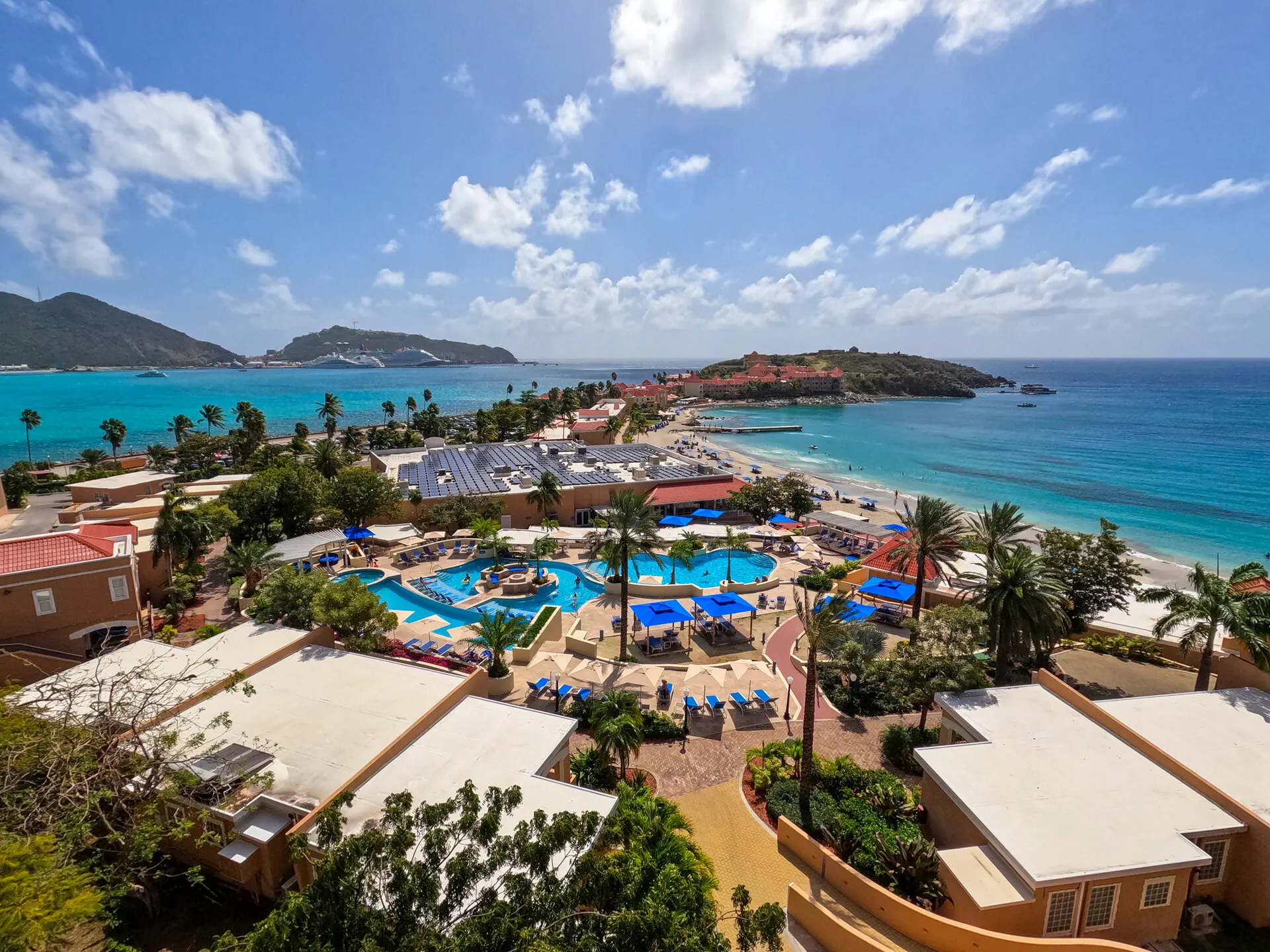 Vue aerienne de Divi Little Bay Beach Resort et sa presqu'ile