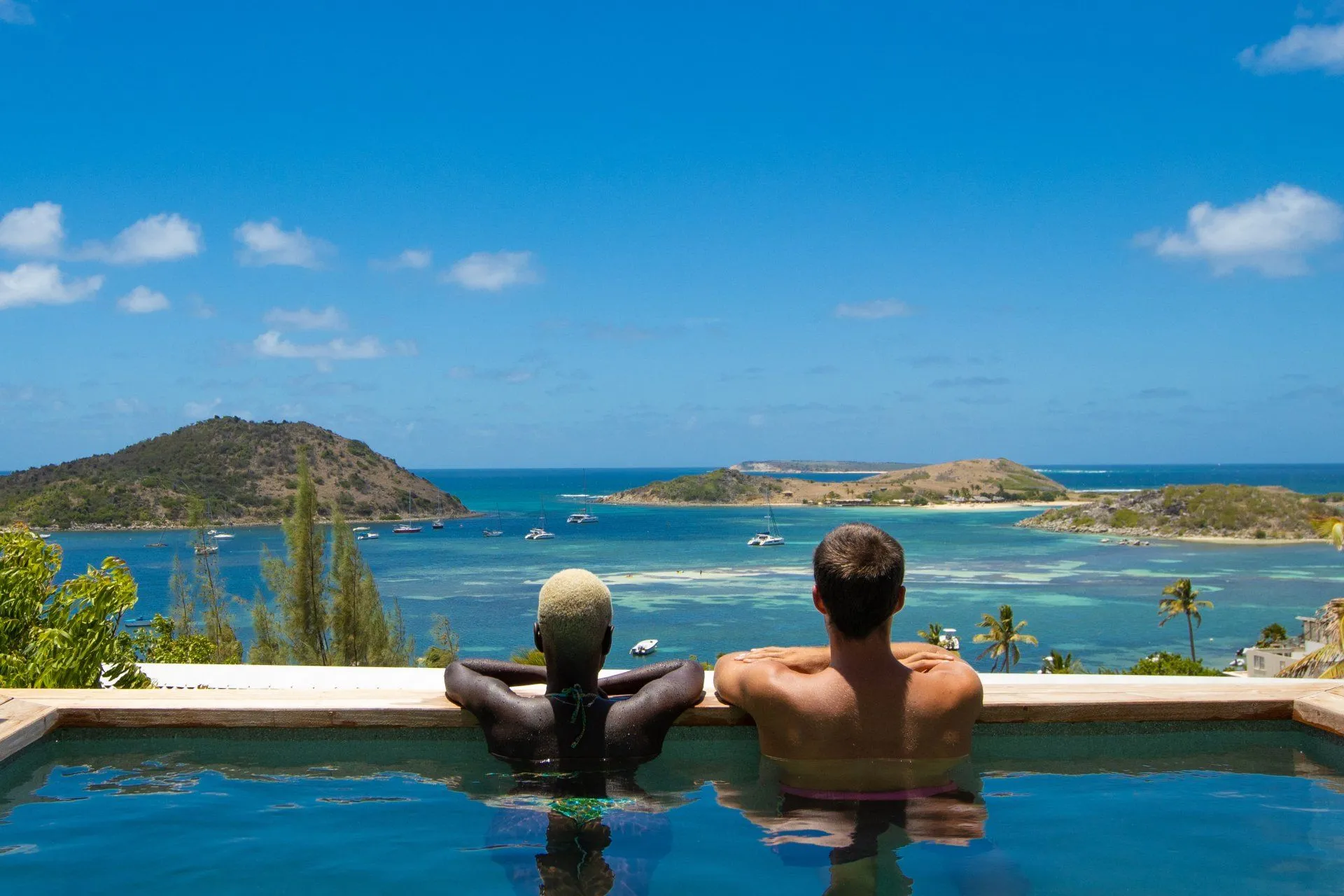 Suite avec piscine privee face a l'ilet Pinel a Karibuni Boutique Hotel