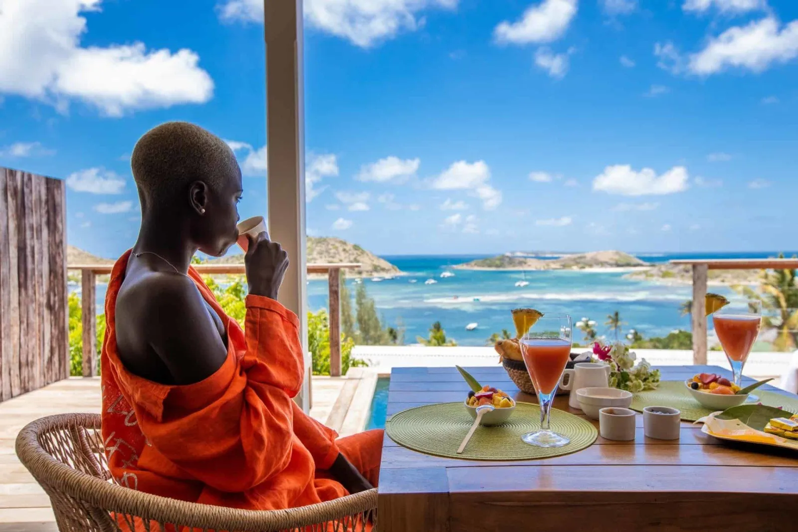Petit-dejeuner continental Karibuni en terrasse