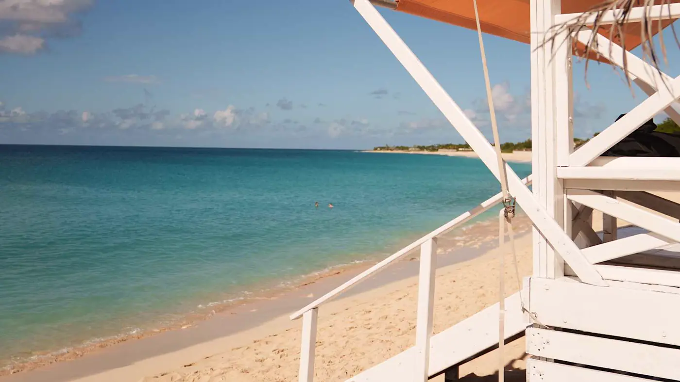 Cabane de plage de La Samanna au bord de Baie Longue
