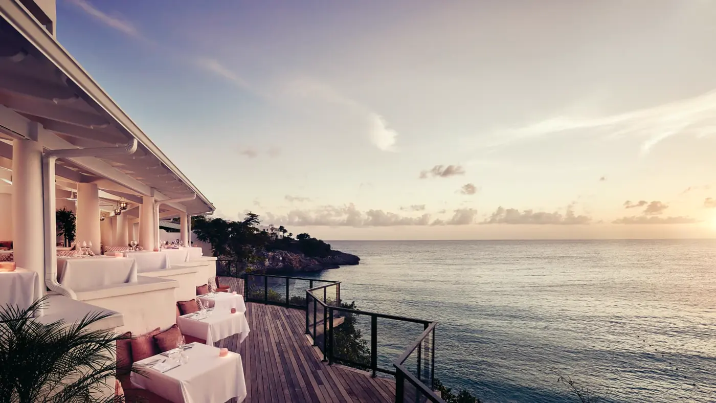 Restaurant L Oursin de La Samanna face au coucher de soleil