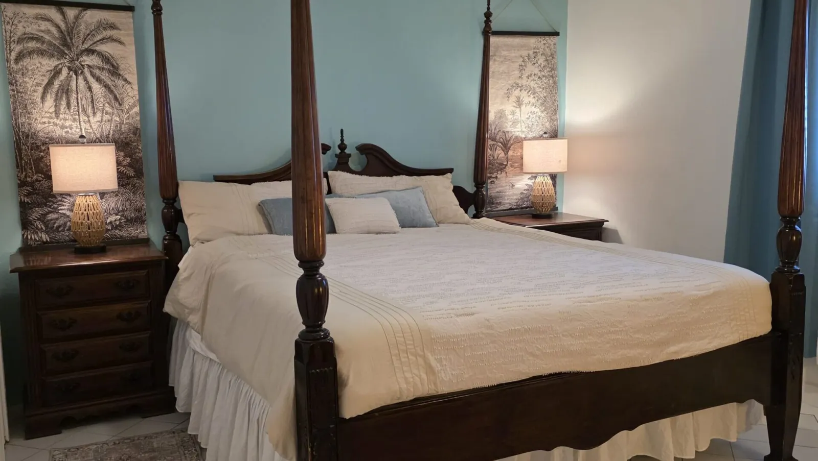 Chambre King avec lit a baldaquin a Mary's Boon