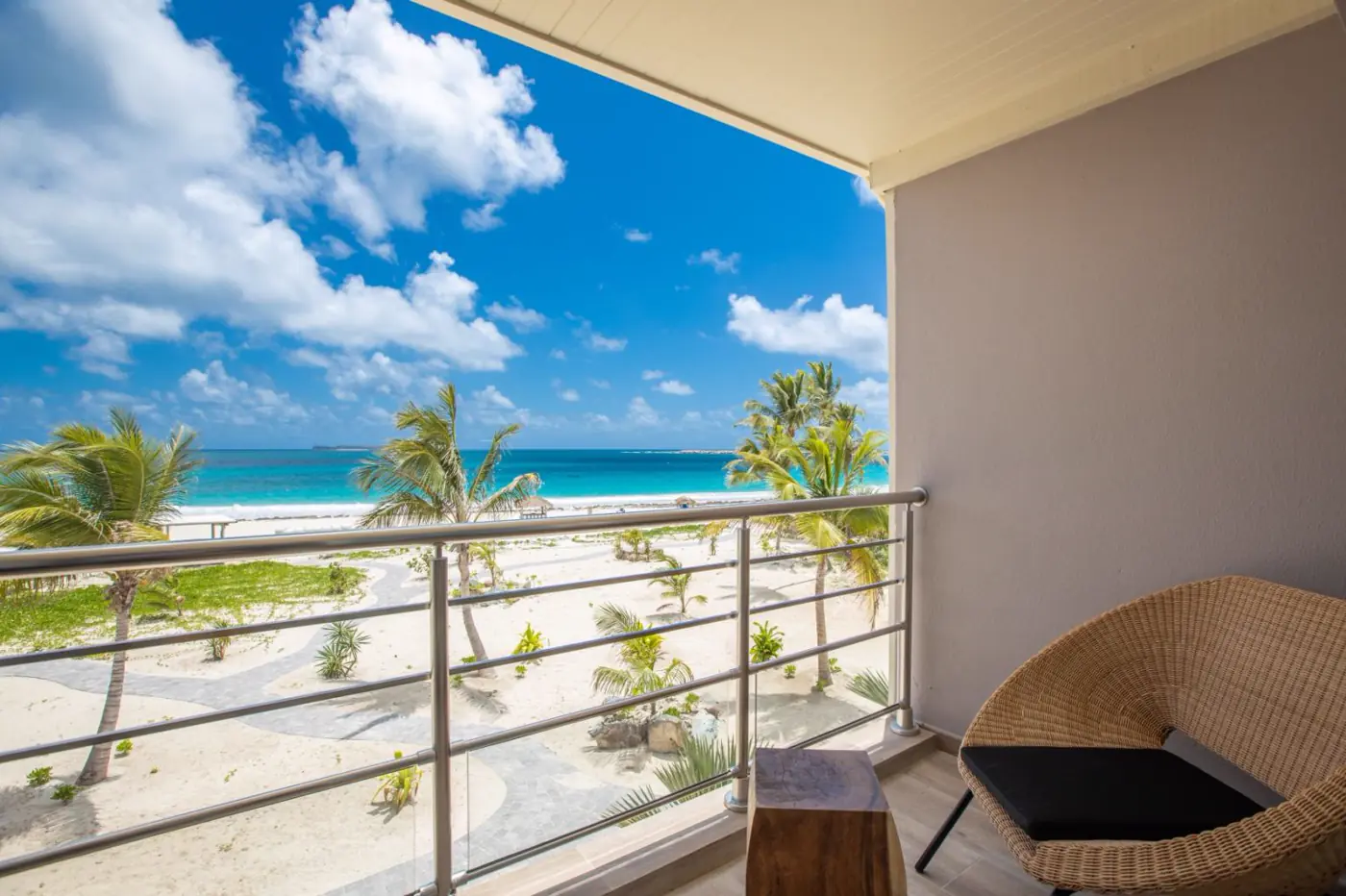 Acces plage depuis Orient Beach Hotel