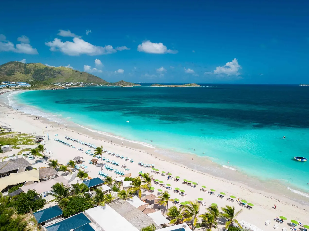 Plage de la Baie Orientale a 50 m de Palm Court Residence
