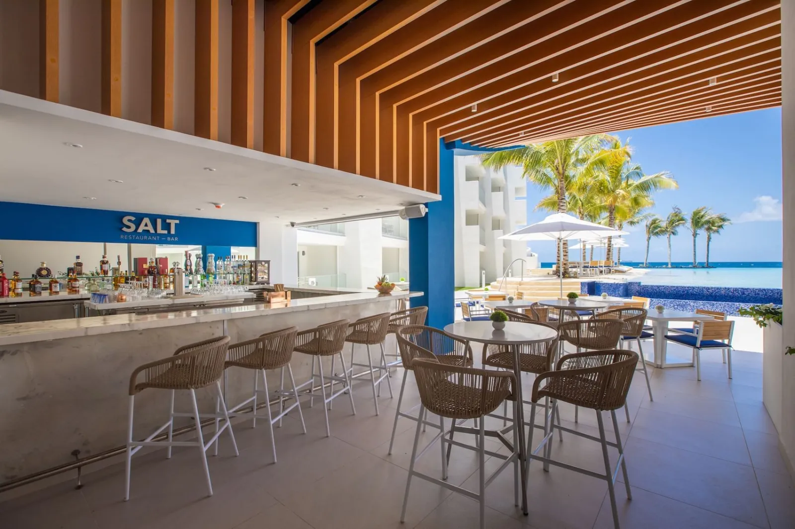 Bar du restaurant SALT a The Morgan Resort