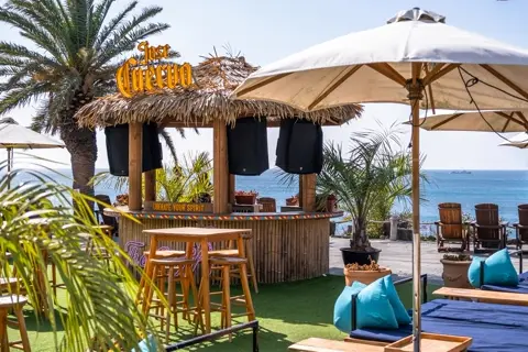 Restaurants & Bars