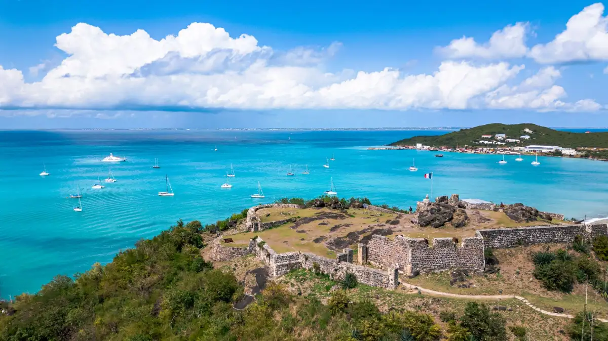 Fort Louis surplombant la baie de Marigot