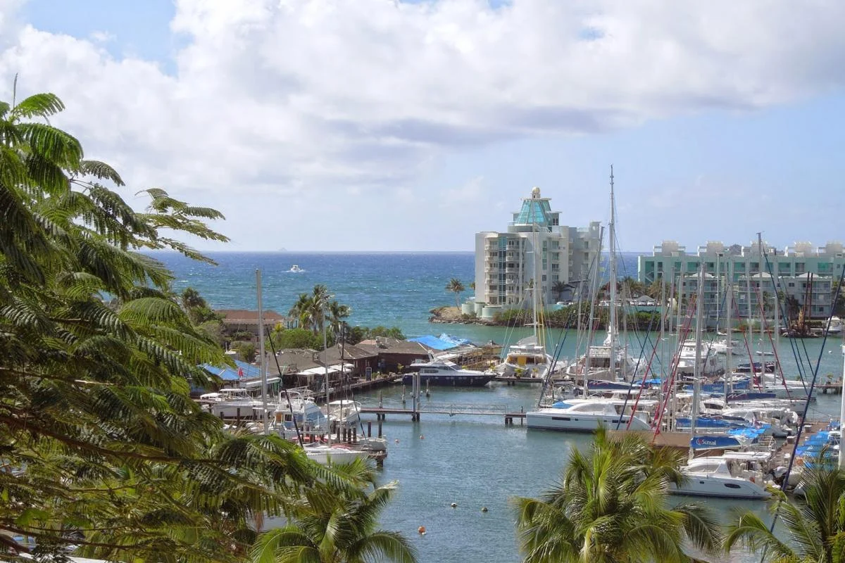 Vue sur Oyster Pond et la côte est