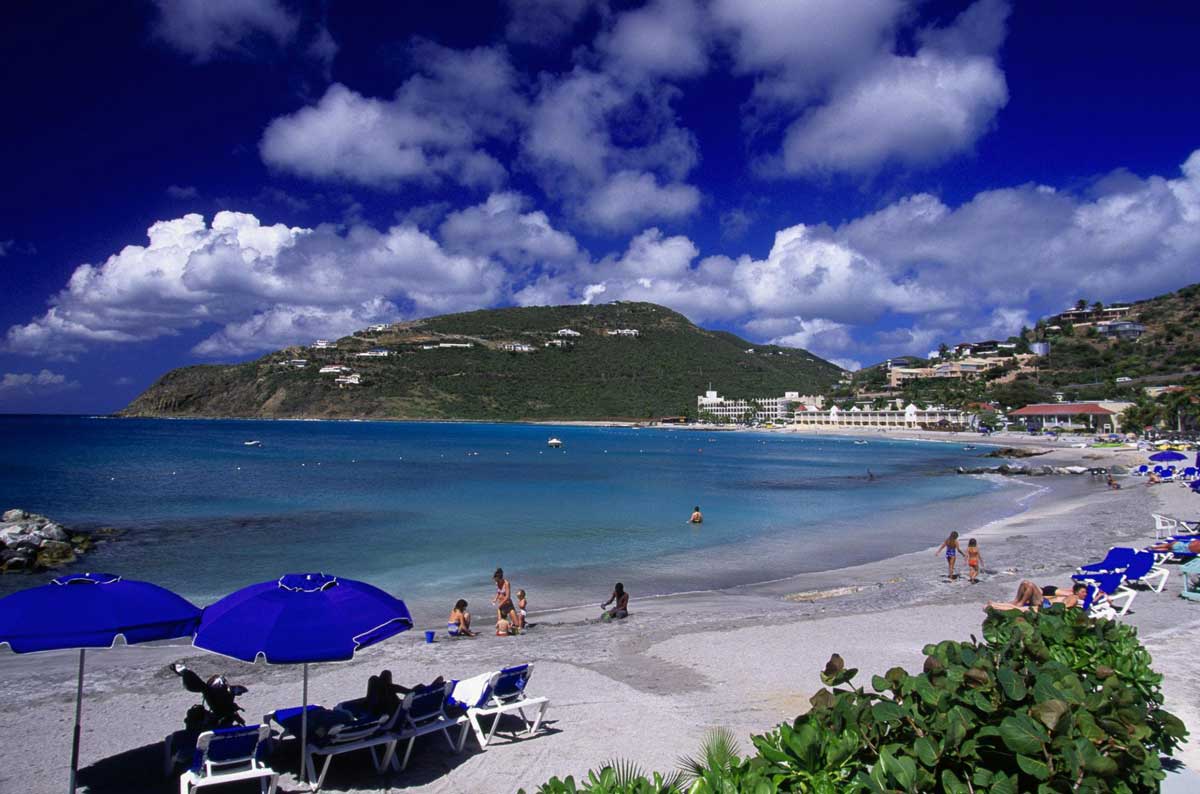 Eaux calmes et limpides de Little Bay Beach