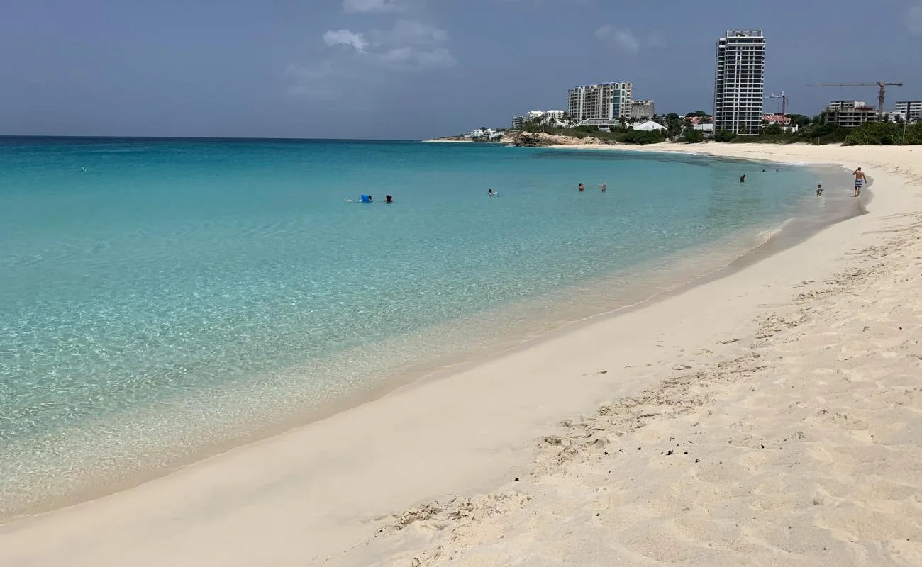 Eaux turquoise et sable blanc de Mullet Bay