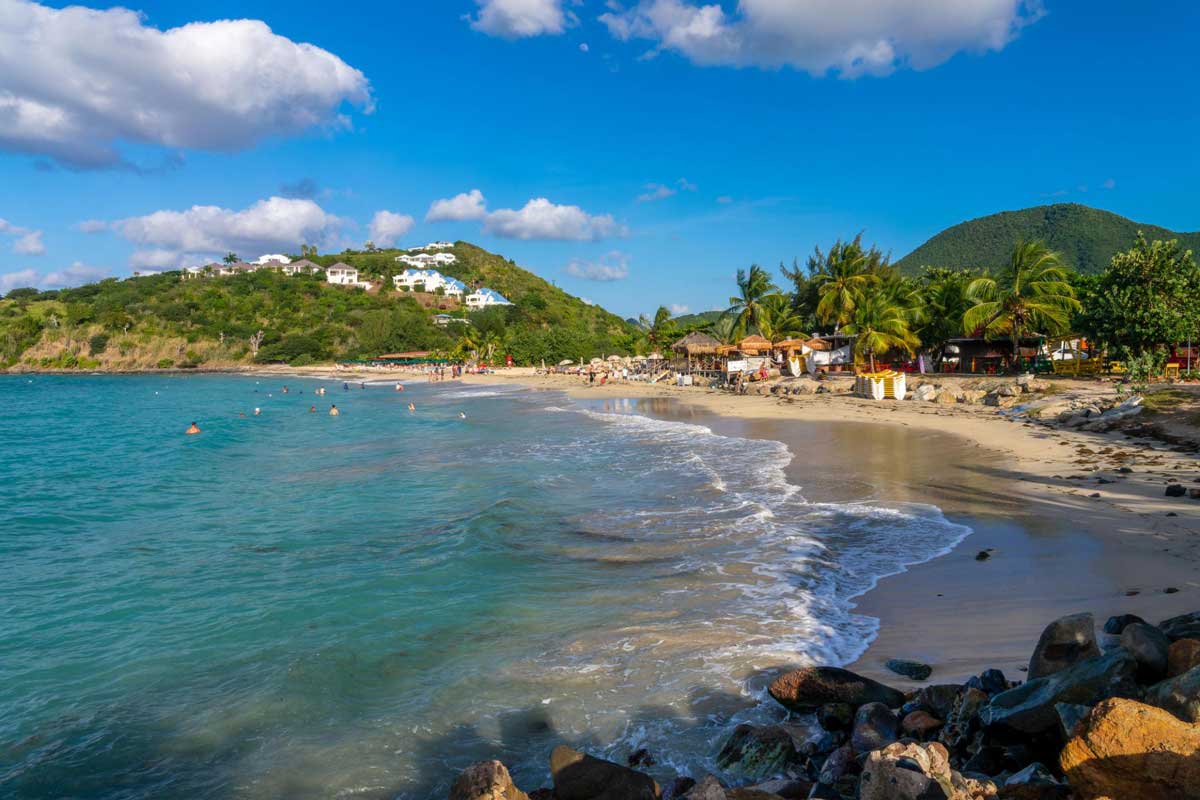 Les eaux turquoise de Friar's Bay