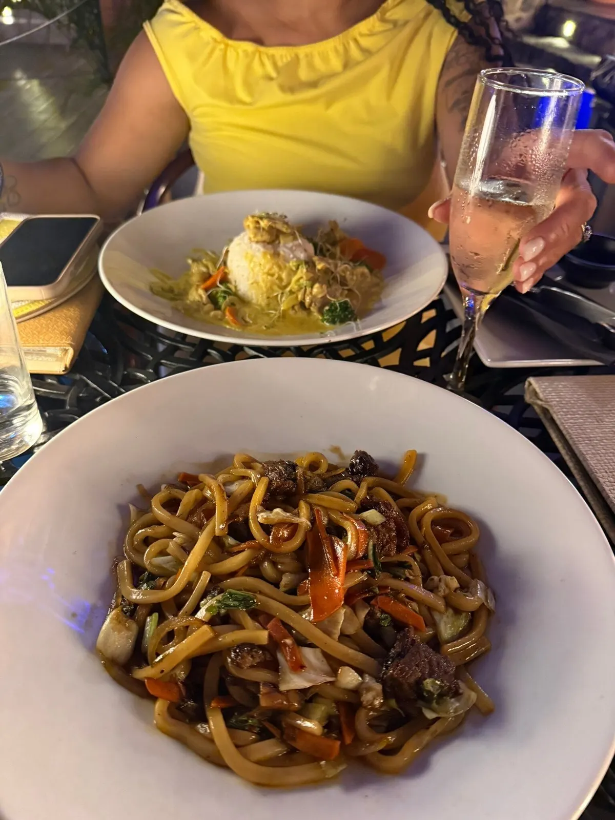 Bamboo House SXM - assiette de nouilles asiatiques sautées au boeuf