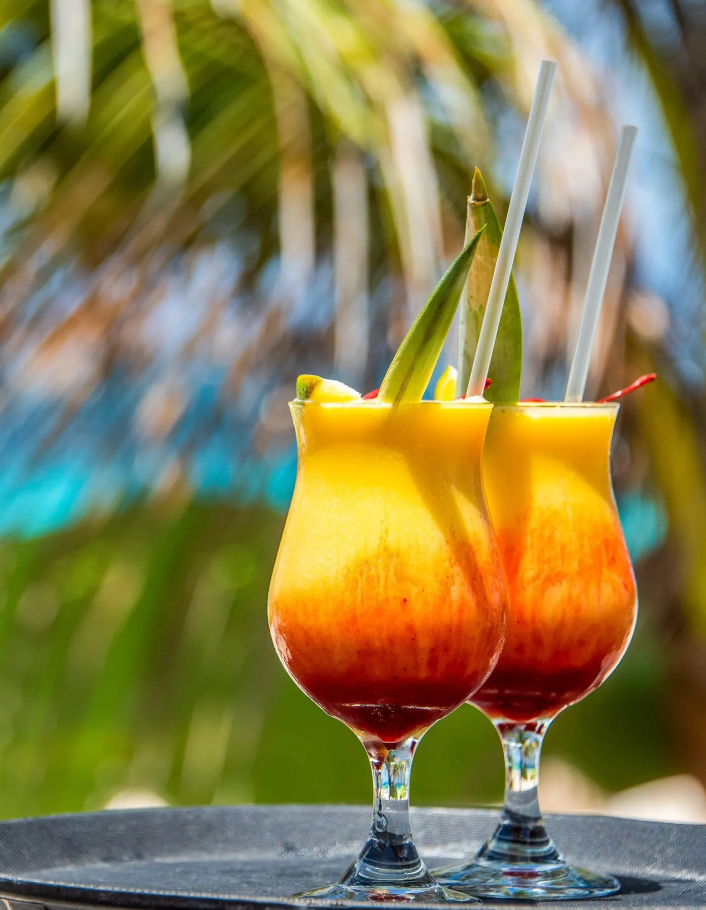 Bikini Beach - cocktails fruités servis à la plage