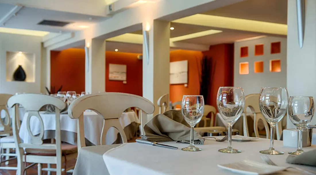 Bistrot Caraïbes - Salle élégante du restaurant à Grand Case