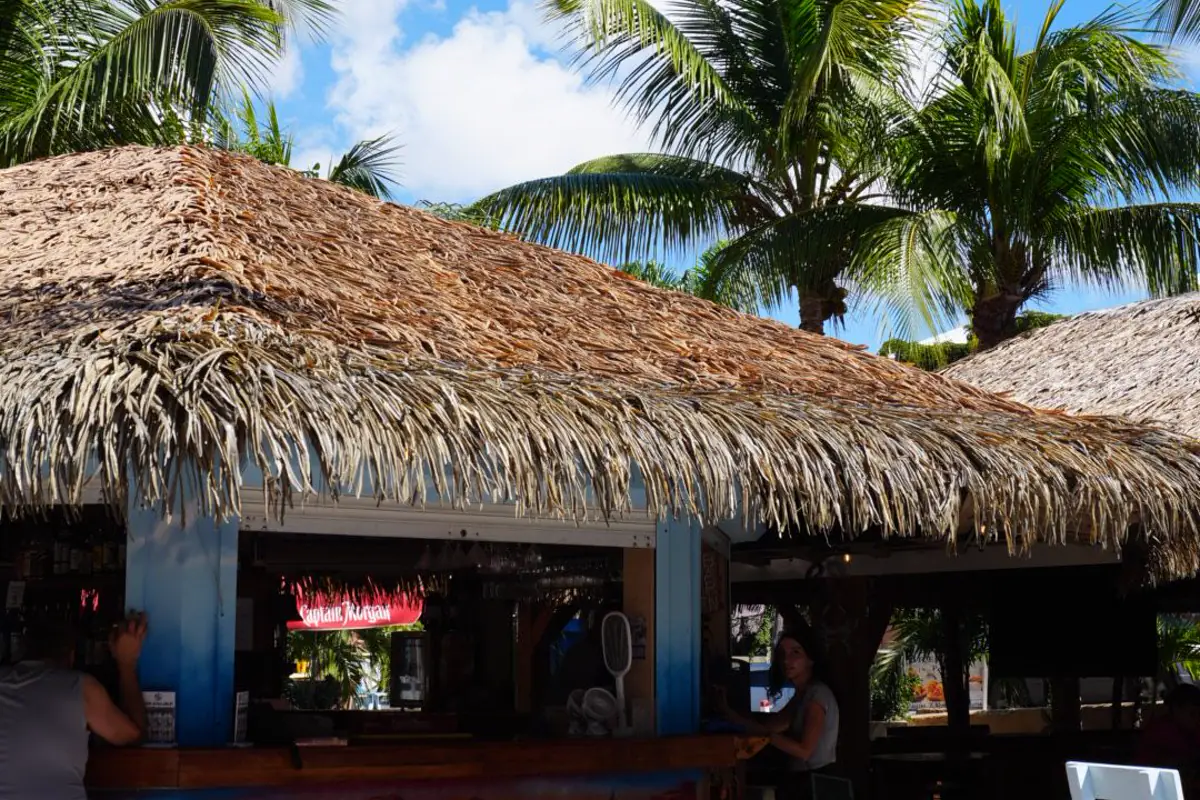 Bar en paillote du Buccaneer Beach Bar a Simpson Bay
