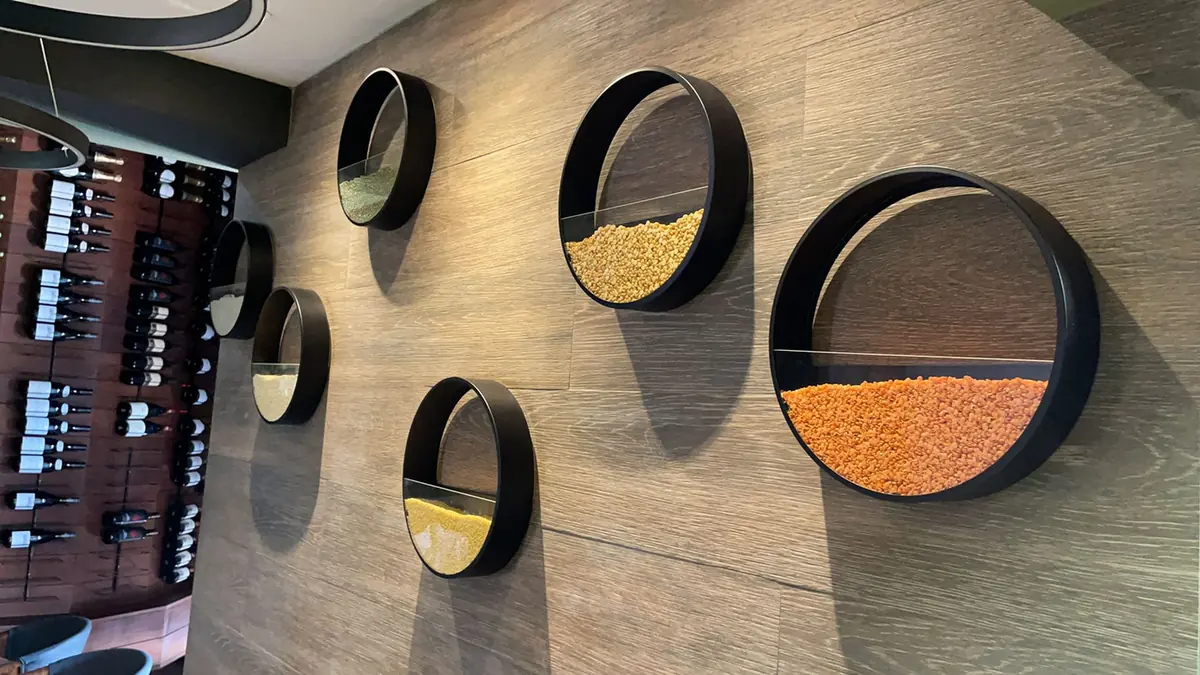 Jai's Contemporary Fusion Cuisine - salle moderne avec décor contemporain