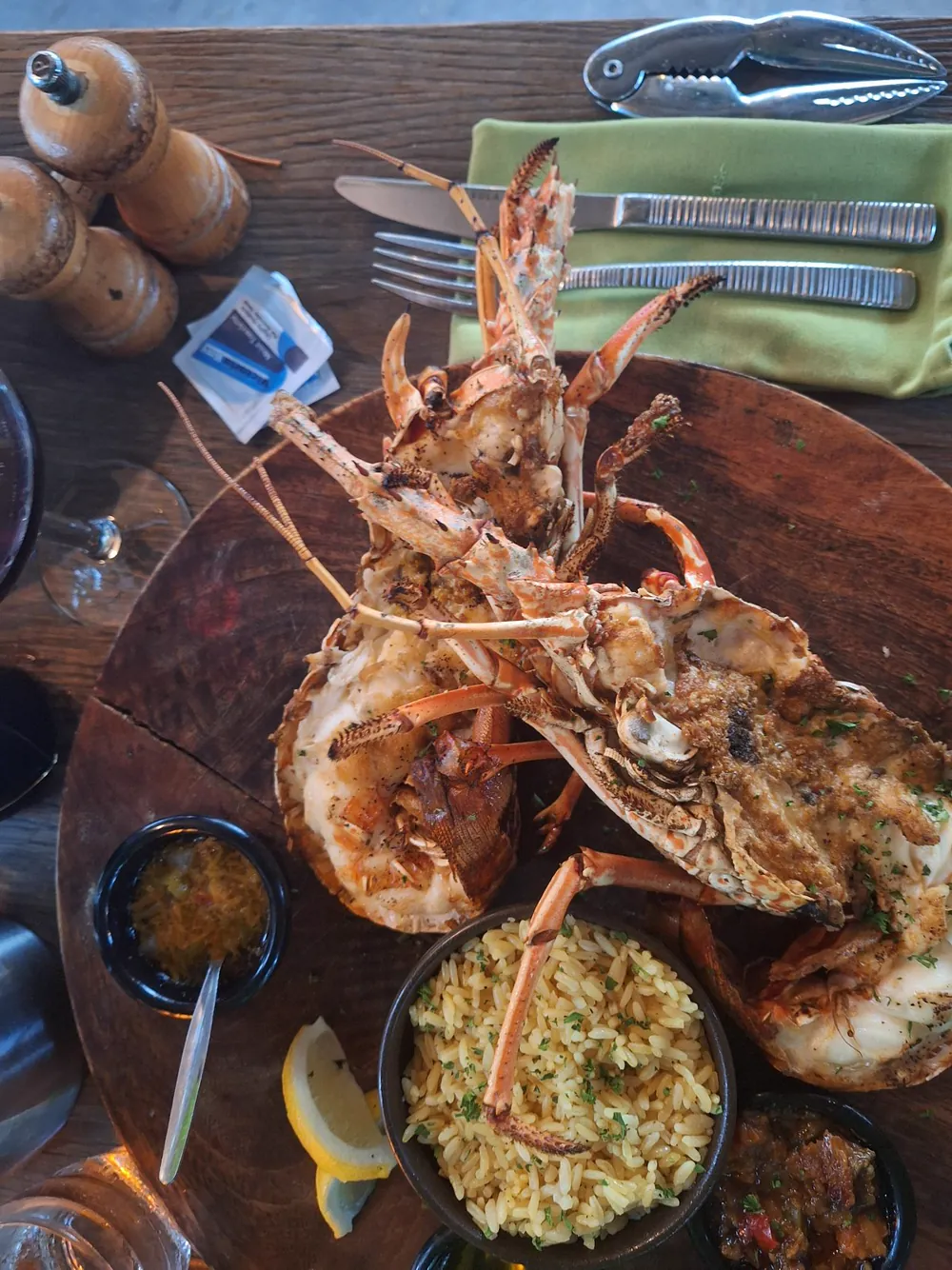 La Favela - langouste grillée servie avec riz et sauce