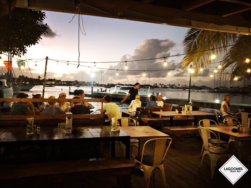 Lagoonies Bistro & Bar - Vue sur le Simpson Bay Lagoon