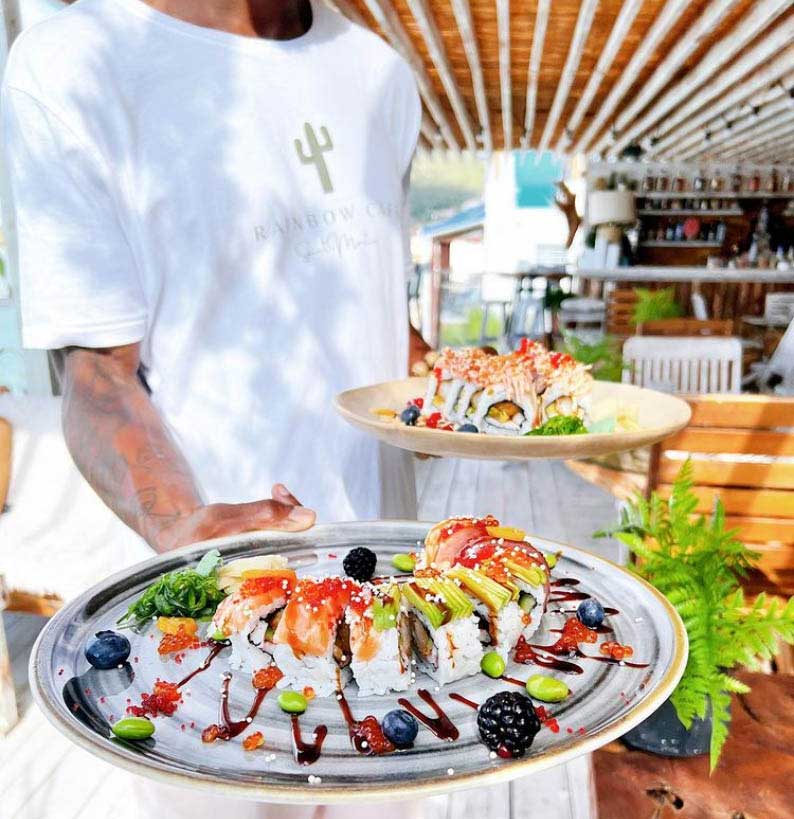 Rainbow Cafe - Ambiance boheme-chic et cocktails au coucher du soleil