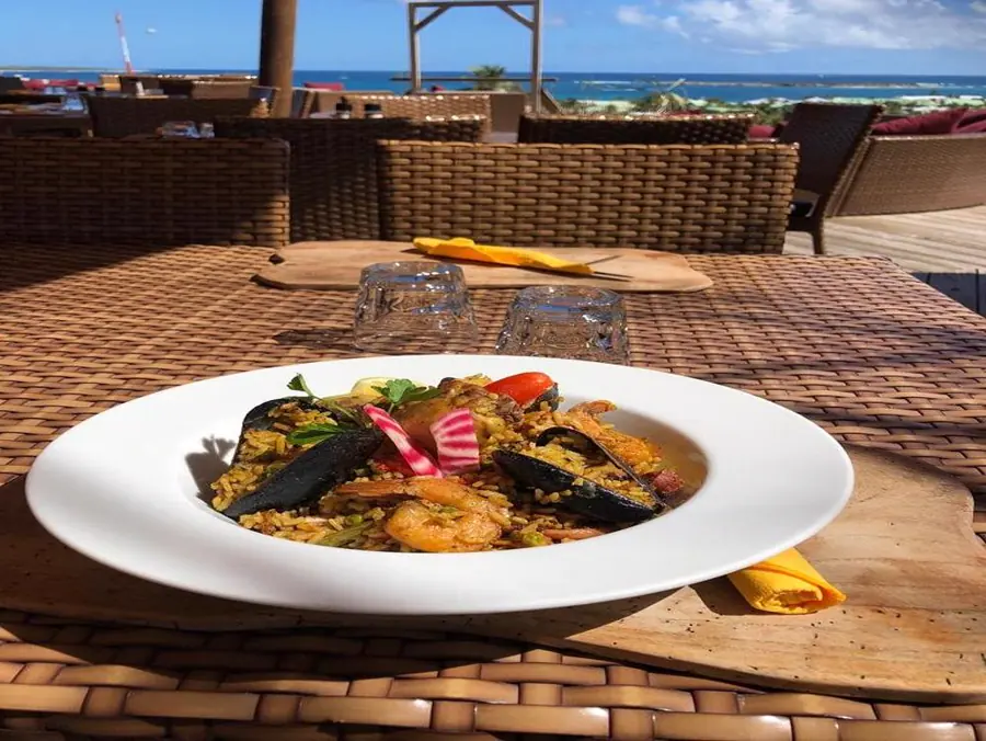 Rancho Del Sol - Plat de paella avec vue sur Orient Bay
