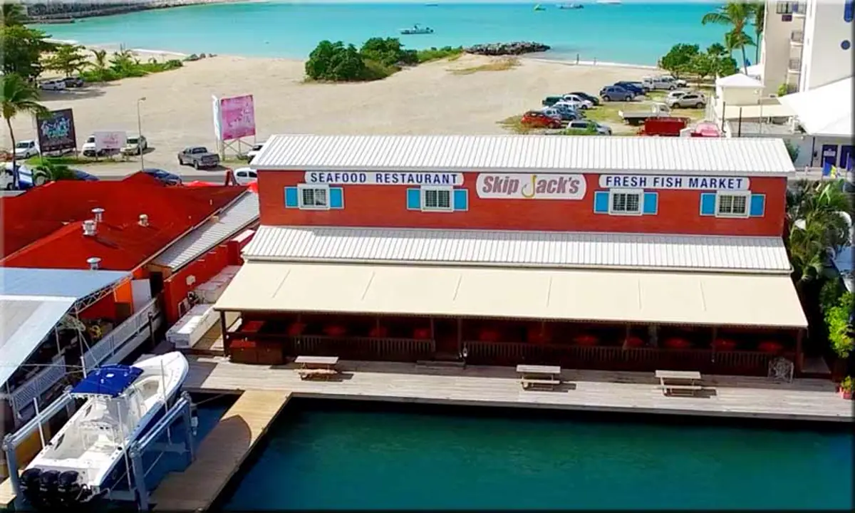 SkipJack's - Restaurant seafood au bord du lagon de Simpson Bay