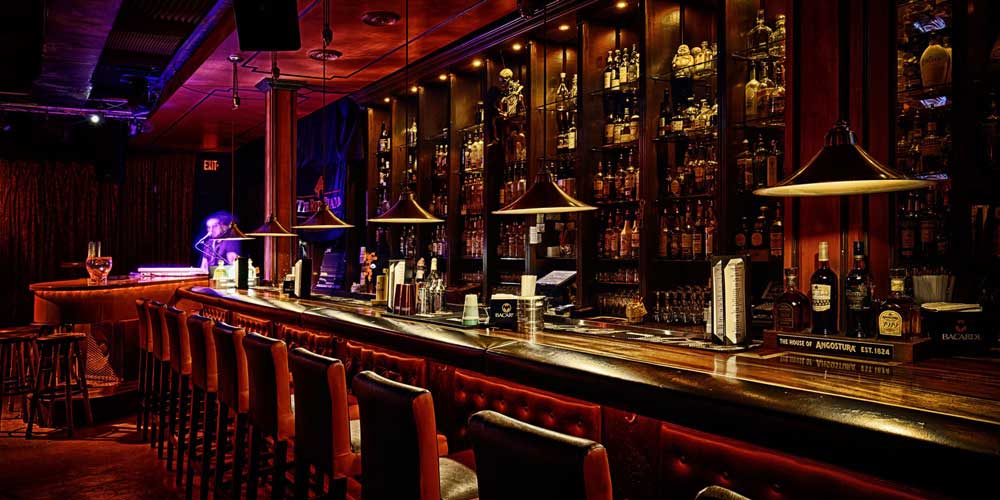 The Red Piano Lounge - Ambiance festive et public anime