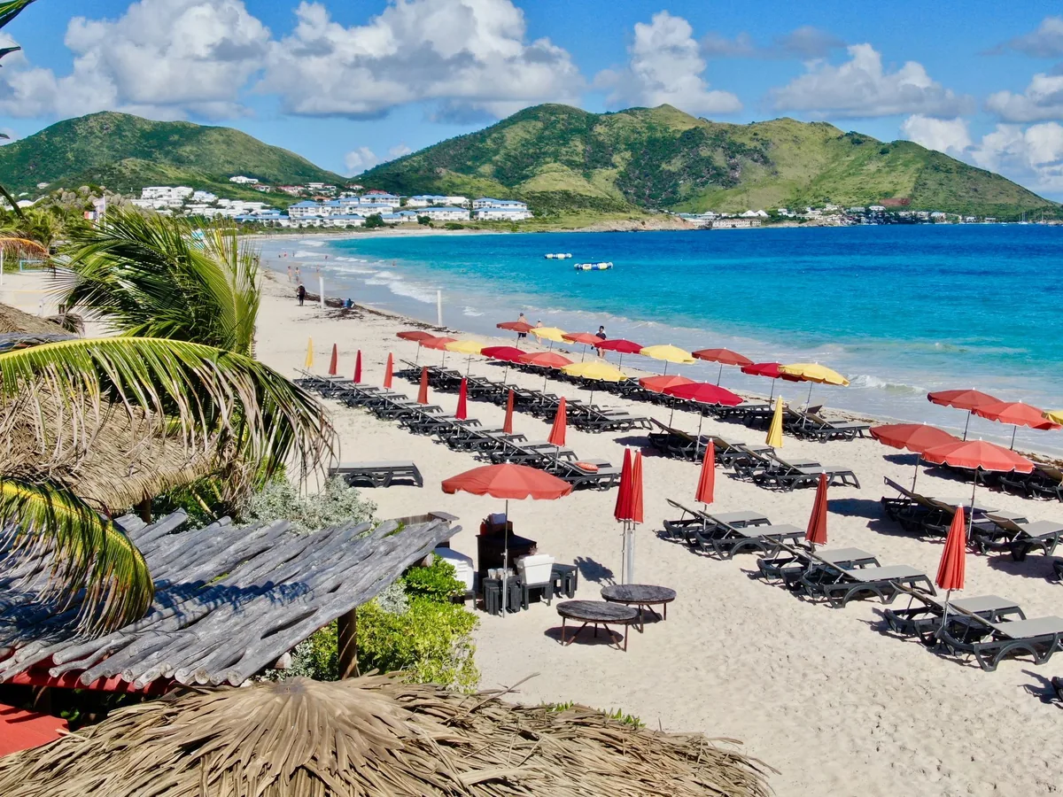 Bokit revisité au poulet et frites maison servi à Waï Plage à la Baie Orientale