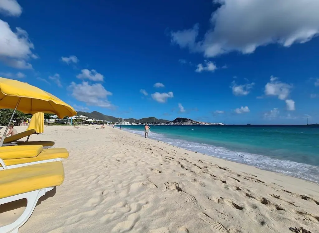 La plage de Simpson Bay, côté hollandais