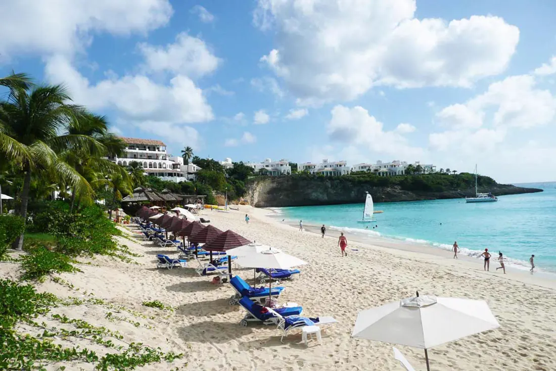 La plage de Baie Longue, au pied des villas des Terres Basses