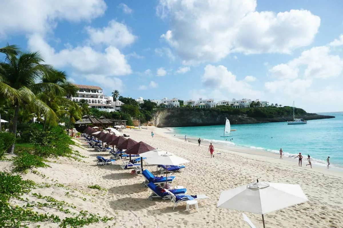 Vue panoramique de la plage de Baie Longue dans les Terres Basses
