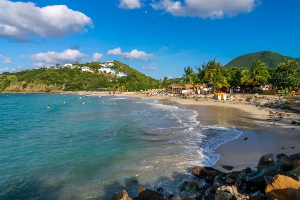 Les eaux turquoise de Friar's Bay