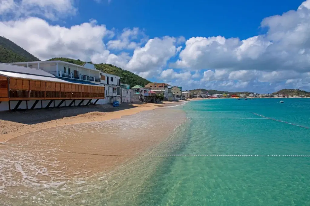 Le bord de mer et les restaurants de Grand Case