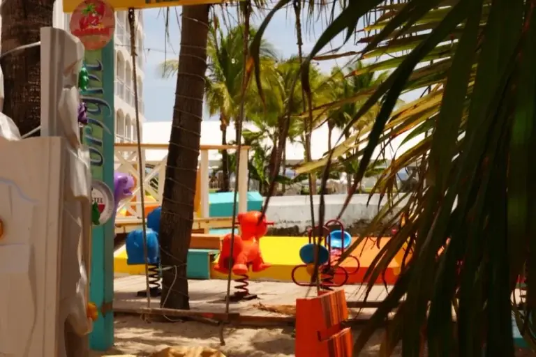 Sandbar SXM - Ambiance de soirée et musique live