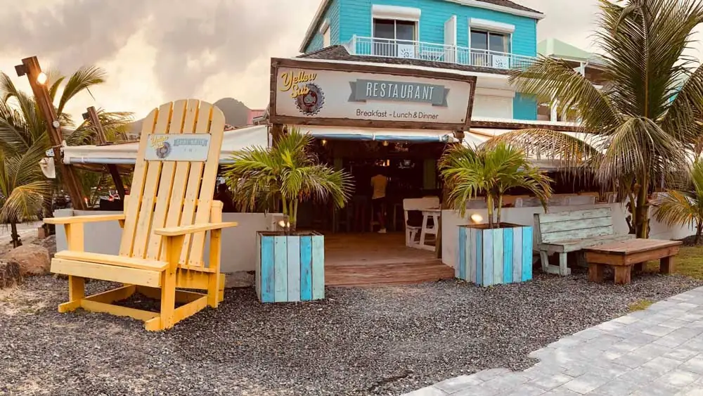 Yellow Sub - Façade du bar-restaurant à Orient Bay