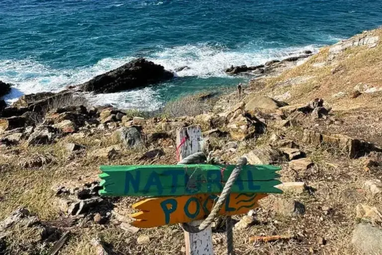 Panneau Natural Pool sur le sentier de Guana Bay vers Geneve Bay